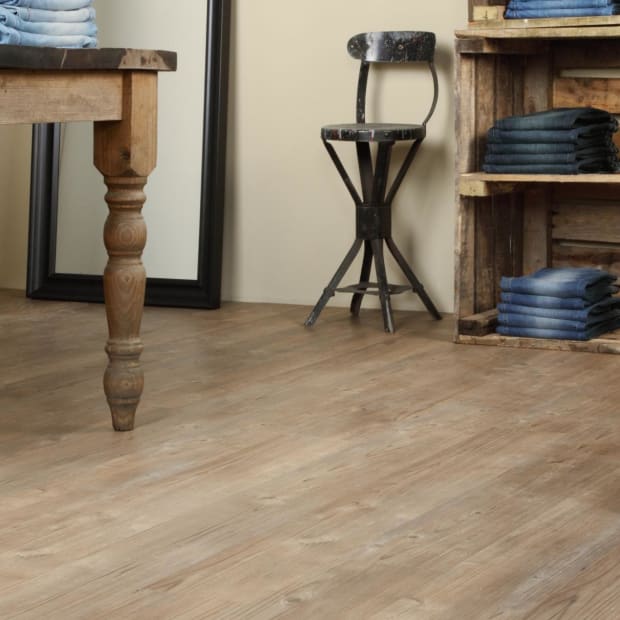 Nordic Oak SB5W2550: Click Luxury Vinyl tiles from the Amtico